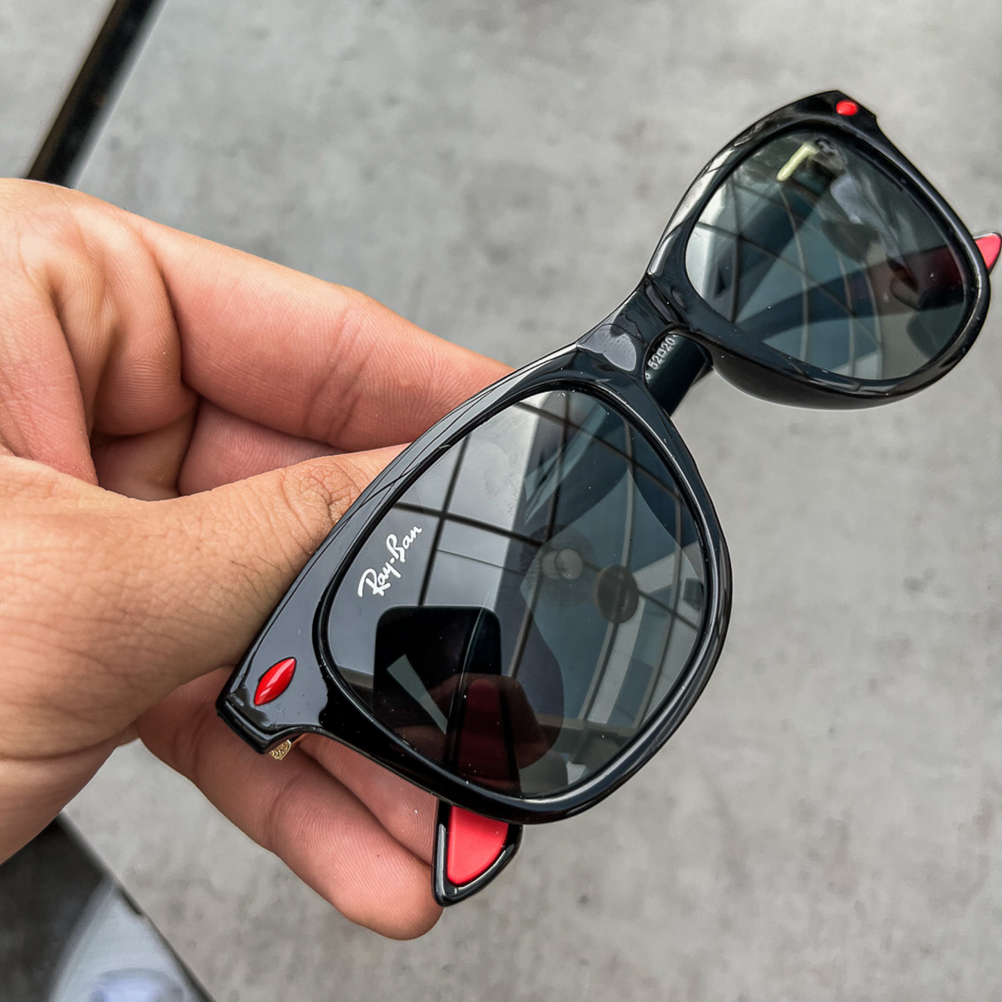 New Vintage Branded Ray-Ban With 100% UV Square 4195 Trendy luxury Men & Women Sunglass