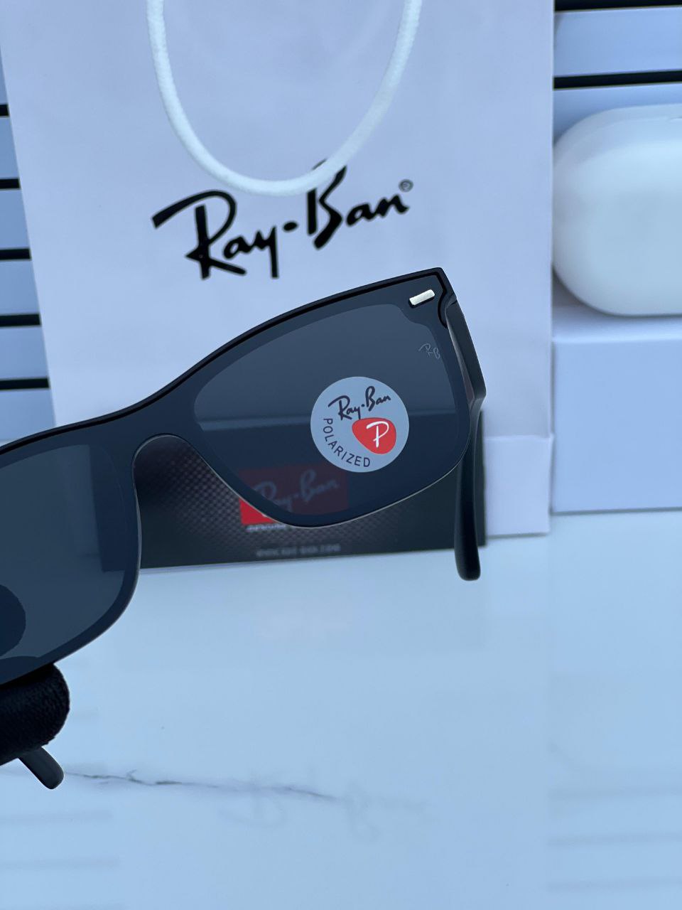 RAY-BAN Black to Black Wayfarer Square Trendy Hot Favourite Wintage Sunglass For Unisex.